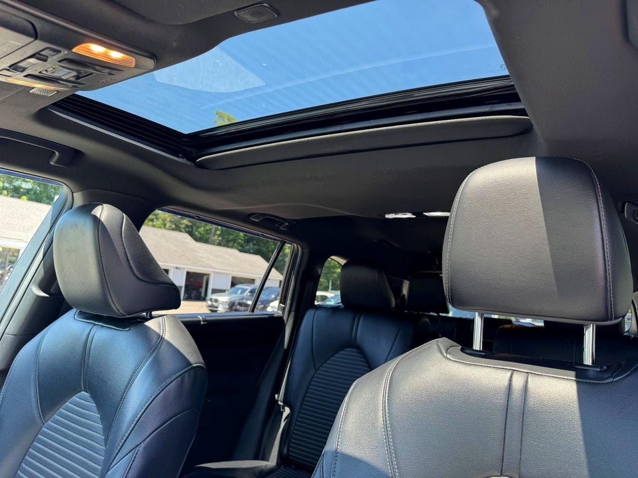 2023 Toyota Highlander XSE AWD interior view